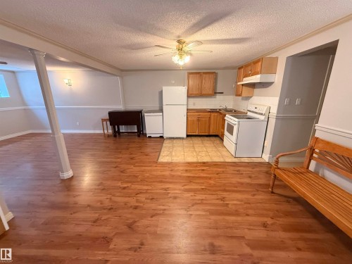 10 Weston Court, Spruce Grove, AB - Indoor Photo Showing Kitchen