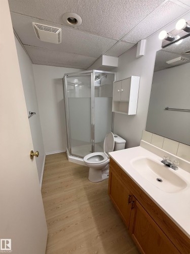 10 Weston Court, Spruce Grove, AB - Indoor Photo Showing Bathroom