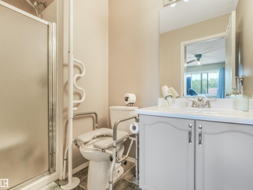 10 Weston Court, Spruce Grove, AB - Indoor Photo Showing Bathroom