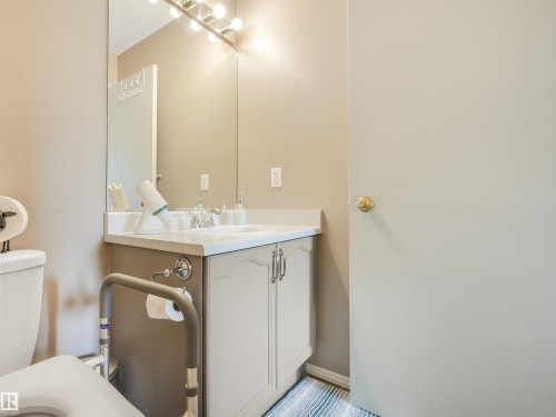 10 Weston Court, Spruce Grove, AB - Indoor Photo Showing Bathroom
