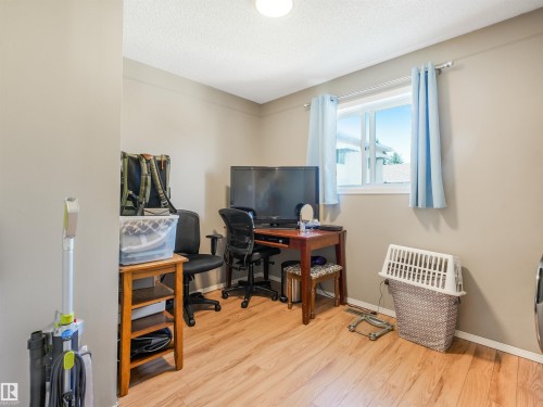 10 Weston Court, Spruce Grove, AB - Indoor Photo Showing Office