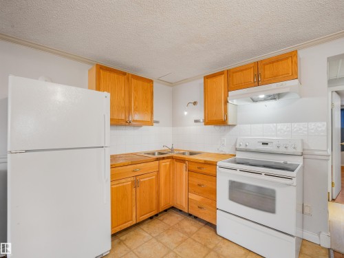 10 Weston Court, Spruce Grove, AB - Indoor Photo Showing Kitchen
