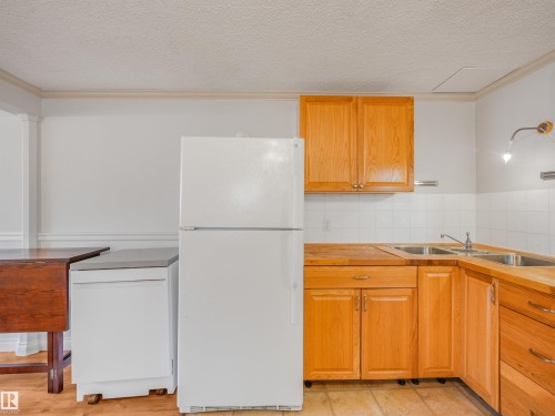 10 Weston Court, Spruce Grove, AB - Indoor Photo Showing Kitchen With Double Sink