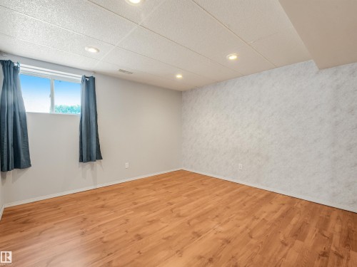10 Weston Court, Spruce Grove, AB - Indoor Photo Showing Other Room