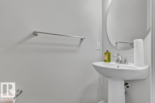 1064 Cy Becker Road Nw, Edmonton, AB - Indoor Photo Showing Bathroom