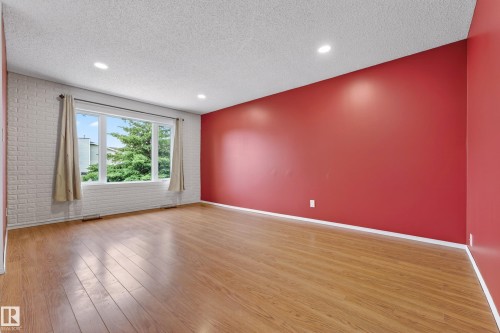 18351 77 Avenue Nw, Edmonton, AB 