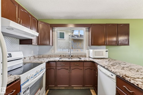 18351 77 Avenue Nw, Edmonton, AB 