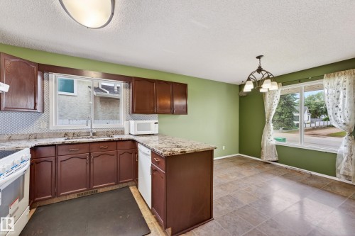 18351 77 Avenue Nw, Edmonton, AB 