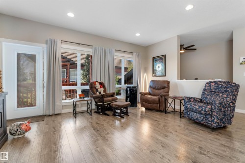 1404 Graybriar Green, Stony Plain, AB - Indoor Photo Showing Living Room