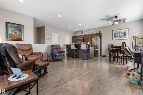 1404 Graybriar Green, Stony Plain, AB - Indoor Photo Showing Living Room