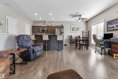 1404 Graybriar Green, Stony Plain, AB - Indoor Photo Showing Living Room