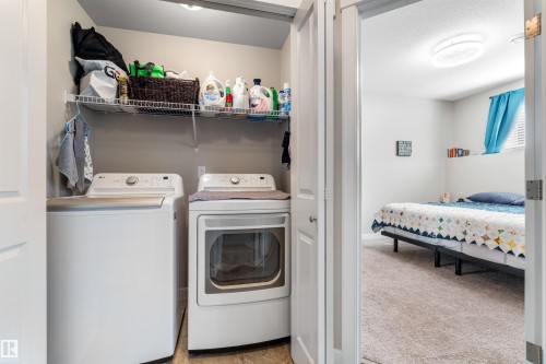 1404 Graybriar Green, Stony Plain, AB - Indoor Photo Showing Laundry Room