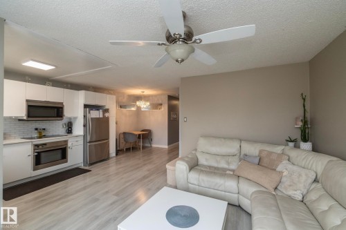 4617 35 Avenue Nw, Edmonton, AB - Indoor