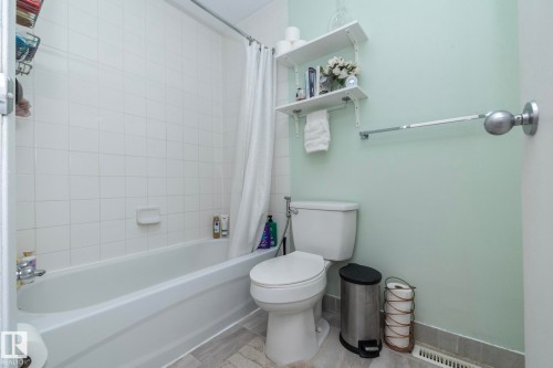 4617 35 Avenue Nw, Edmonton, AB - Indoor Photo Showing Bathroom