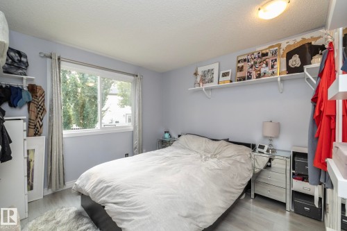 4617 35 Avenue Nw, Edmonton, AB - Indoor Photo Showing Bedroom