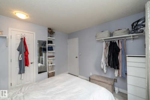 4617 35 Avenue Nw, Edmonton, AB - Indoor Photo Showing Bedroom