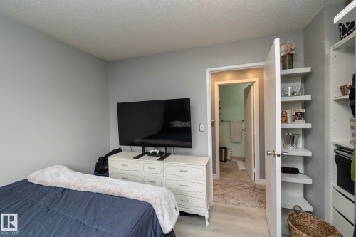 4617 35 Avenue Nw, Edmonton, AB - Indoor Photo Showing Bedroom