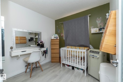 4617 35 Avenue Nw, Edmonton, AB - Indoor Photo Showing Bedroom