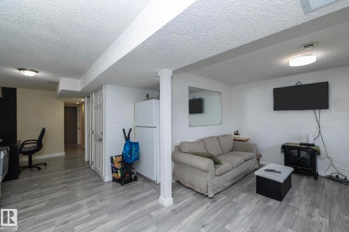 4617 35 Avenue Nw, Edmonton, AB - Indoor