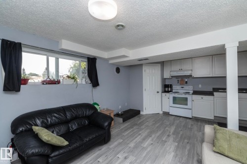 4617 35 Avenue Nw, Edmonton, AB - Indoor
