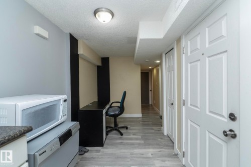 4617 35 Avenue Nw, Edmonton, AB - Indoor Photo Showing Other Room