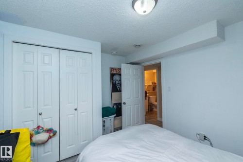 4617 35 Avenue Nw, Edmonton, AB - Indoor Photo Showing Bedroom