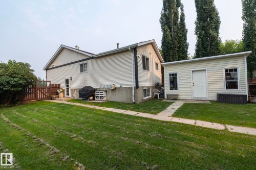 4617 35 Avenue Nw, Edmonton, AB - Outdoor