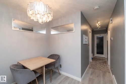 4617 35 Avenue Nw, Edmonton, AB - Indoor Photo Showing Dining Room