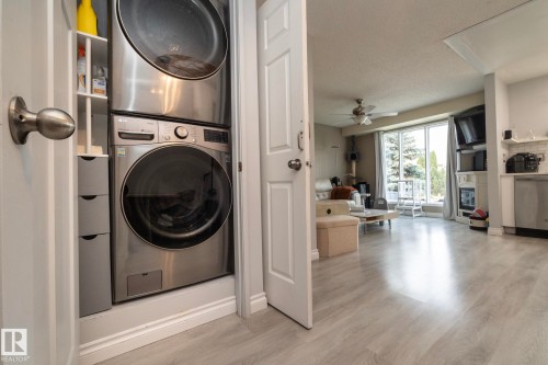 4617 35 Avenue Nw, Edmonton, AB - Indoor Photo Showing Laundry Room