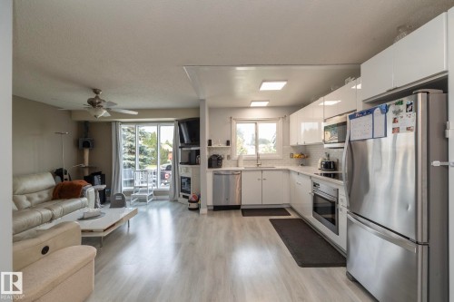 4617 35 Avenue Nw, Edmonton, AB - Indoor Photo Showing Kitchen