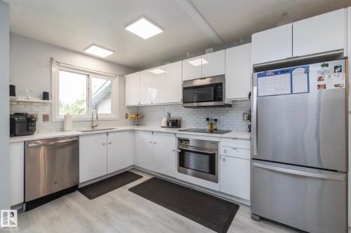 4617 35 Avenue Nw, Edmonton, AB - Indoor Photo Showing Kitchen