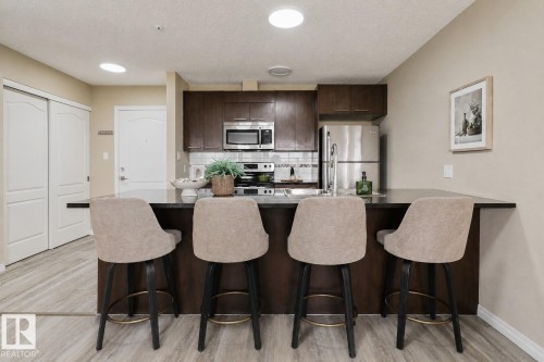 #3303 9351 Simpson Dr Nw Nw, Edmonton, AB - Indoor Photo Showing Kitchen