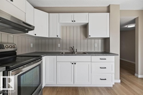 18072 93 Avenue Nw, Edmonton, AB 