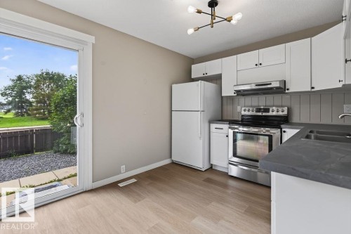 18072 93 Avenue Nw, Edmonton, AB 