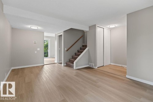 18072 93 Avenue Nw, Edmonton, AB 