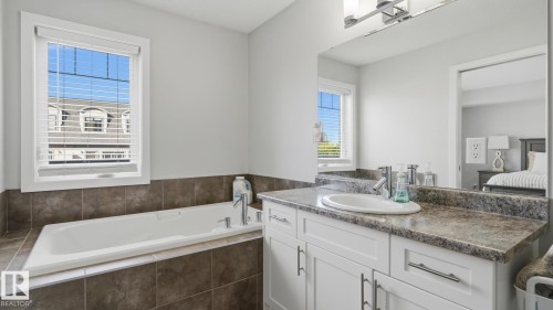 5839 Mullen Place Nw, Edmonton, AB 
