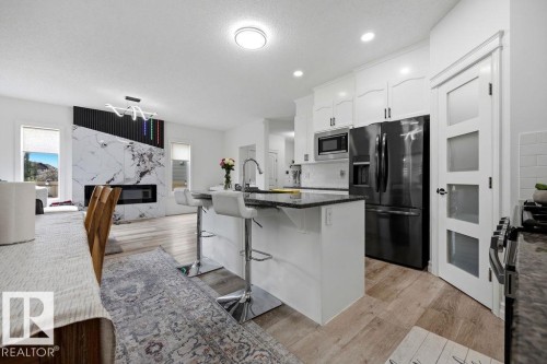 13703 166 Avenue Nw, Edmonton, AB - Indoor Photo Showing Kitchen With Upgraded Kitchen