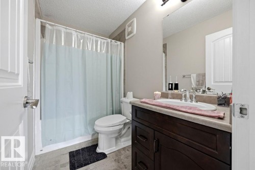 13703 166 Avenue Nw, Edmonton, AB - Indoor Photo Showing Bathroom