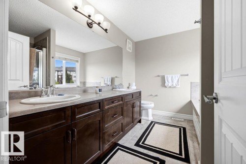 13703 166 Avenue Nw, Edmonton, AB - Indoor Photo Showing Bathroom