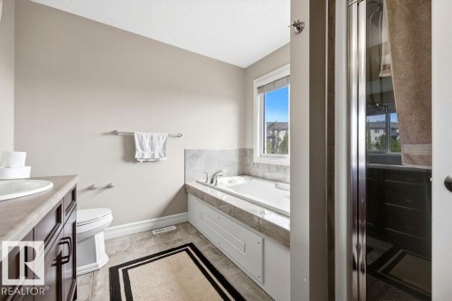 13703 166 Avenue Nw, Edmonton, AB - Indoor Photo Showing Bathroom