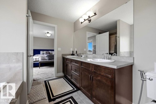 13703 166 Avenue Nw, Edmonton, AB - Indoor Photo Showing Bathroom