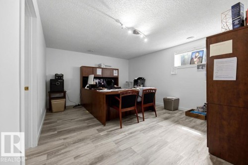 13703 166 Avenue Nw, Edmonton, AB - Indoor