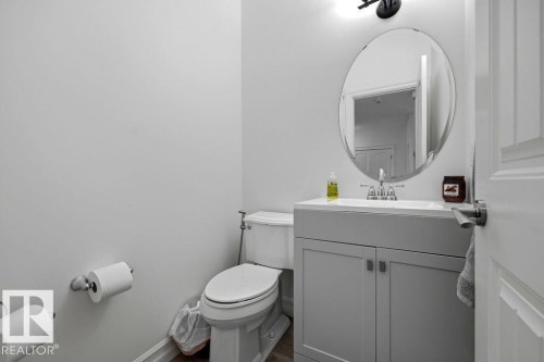 13703 166 Avenue Nw, Edmonton, AB - Indoor Photo Showing Bathroom