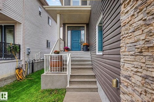 Covered entry way - 94 Westlin Drive, Leduc, AB 