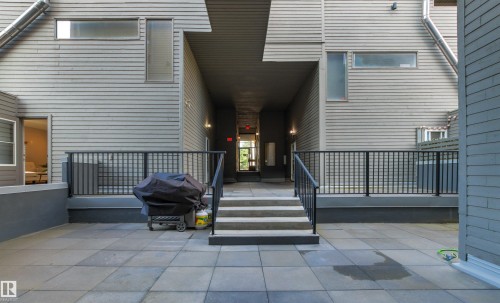 Building courtyard - #7 10032 113 St Nw, Edmonton, AB 
