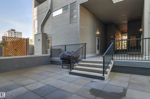 Building Courtyard, unit entrance - #7 10032 113 St Nw, Edmonton, AB 