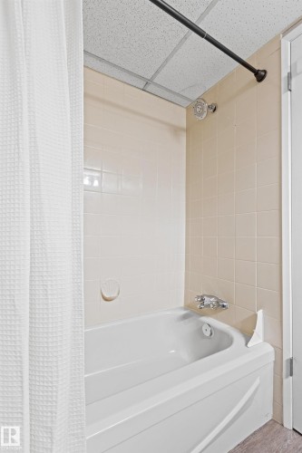 Upstairs main bathroom - #7 10032 113 St Nw, Edmonton, AB 