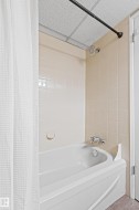Upstairs main bathroom - 