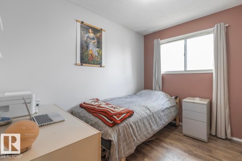 Wood-finish flooring with a horizontal grain - 8808 43 Avenue Nw, Edmonton, AB 