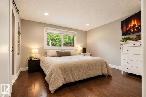 Wood-finish flooring, recessed lighting, and a window with roller shades - 11 Brunswick Crescent, St. Albert, AB 